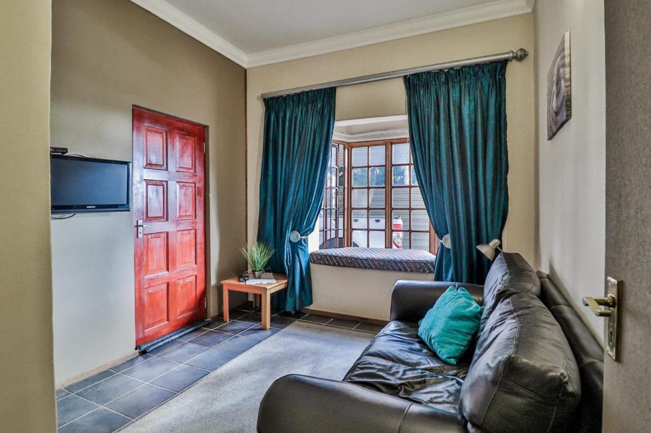 לינה וארוחת בוקר Grace Place Bnb פרטוריה מראה חיצוני תמונה
